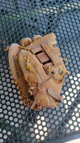 Mizuno LH Infield Professional model Baseball Glove 11" (Used)