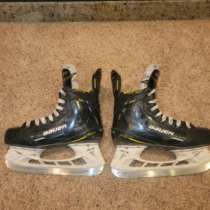 2023 Bauer Supreme M4 Hockey Skates Size 4.5 (Used)