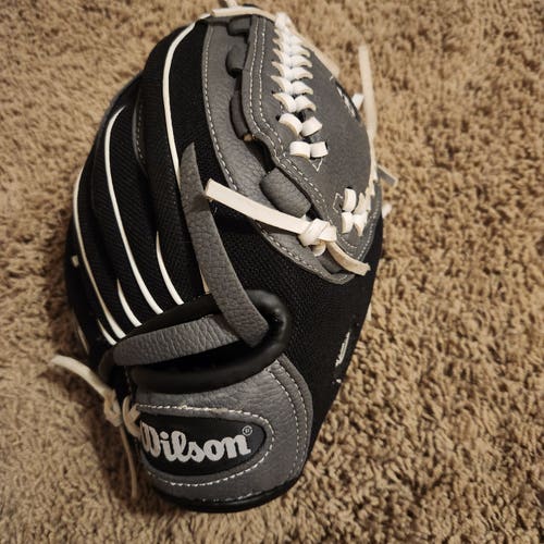 Wilson RH T-ball Baseball Baseball Glove 10.5" Nice first Glove. Let's go T-Ball
