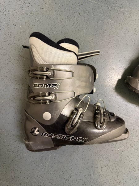 Mondo 23 & 23.5 Kid's Rossignol comp j4 Ski Boots (Used)