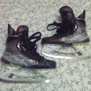 Bauer Vapor Hyperlite Hockey Skates Regular Width 8 (Used)