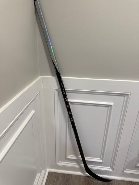 Senior Bauer Right  Hand P28 77 Flex  (New) Nexus Tracer Hockey Stick