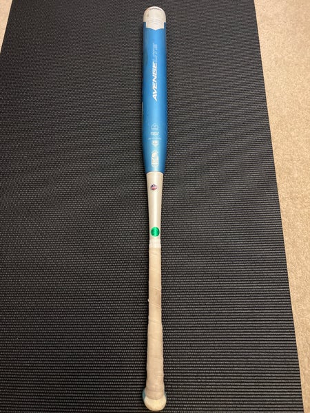 White AXE Avenge Lite Composite softball fastpitch Bat (-11) 23 oz 34" (Used)