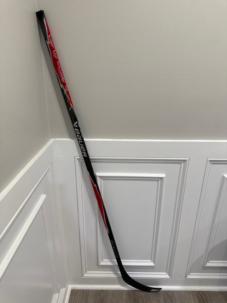 Senior Bauer Vapor FlyLite Right Handed Hockey Stick P28 (New) Red 70 flex