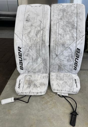 2024 31" Bauer Supreme M5 Pro Goalie Leg Pads (Used)