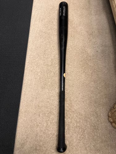 Black AXE L119 Pro Maple 243 BBCOR Certified baseball Bat (-3) 30 oz 33" (Used)