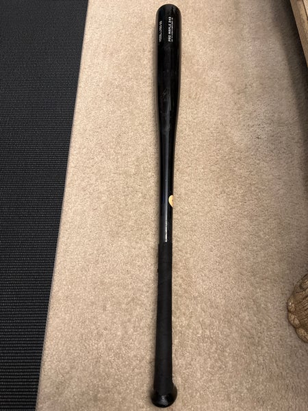Black AXE L119 Pro Maple 243 BBCOR Certified baseball Bat (-3) 30 oz 33" (Used)