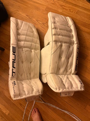 2024 32" True Catalyst 7X3 Goalie Leg Pads (Used)
