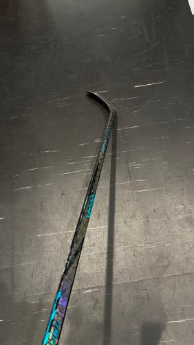 Senior Bauer Twitch Right Handed Hockey Stick P28 (New)
