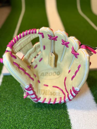 2025 Wilson A2000 RH Infield Baseball Glove 11.5" (New)