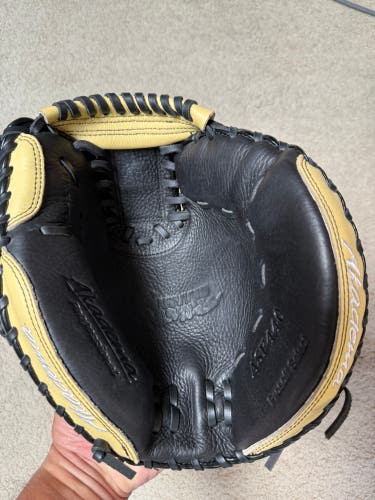 Akadema RH Catcher's Baseball Glove 33.5" (Used)