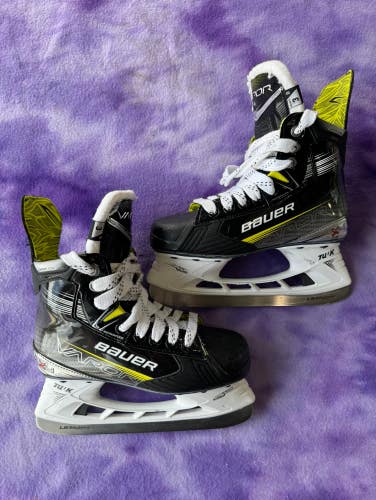 Junior Bauer Vapor X4 Hockey Skates Regular Width Size 3 (Used)
