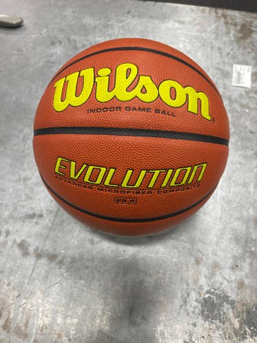 Used Wilson EVOLUTION Basketball Inter Indoor 11337-S000469193