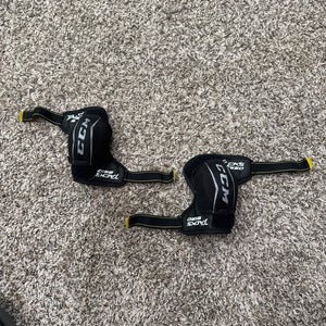Youth Large CCM Tacks 9550 Elbow Pads (Used)