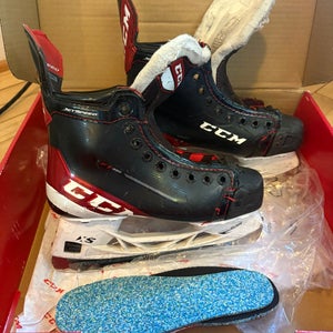 CCM JetSpeed FT485 Hockey Skates Regular Width Size 3 (Used)