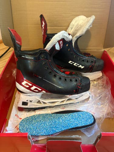 CCM JetSpeed FT485 Hockey Skates Regular Width Size 3 (Used)