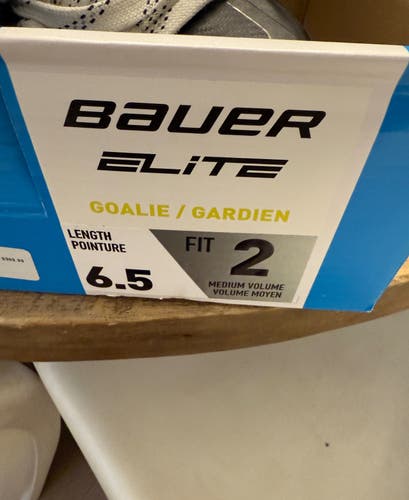 Bauer Elite Hockey Skates Regular Width Size 6.5 (Used)