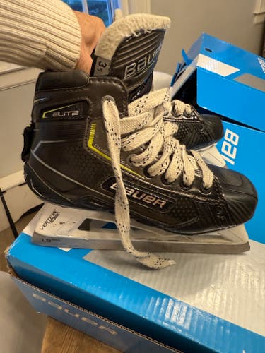 Bauer Elite Goalie Hockey Skates Regular Width (Used)