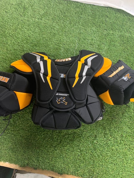 Intermediate Small Vaughn Velocity V7 XF Int Goalie Chest Protector (Used)