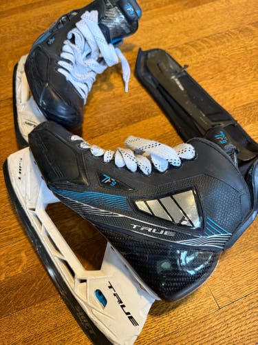 True TF9 Hockey Skates Regular Width 8.5 (Used)
