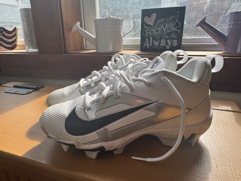 Unisex 5Y (Big Kids / Youth) Nike Alpha Menace Pro 4 Mid Top (Used)
