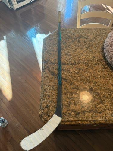 Junior Bauer Twitch Right Handed Hockey Stick P92 (Used)