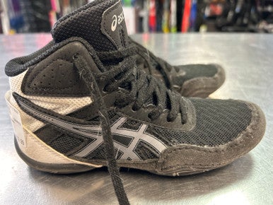 Used Asics Wrestling Shoes Black Youth 13.0 11868-S000065172