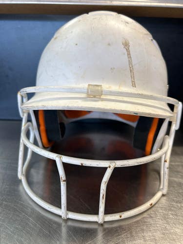Used Schutt SOFTBALL HELMET W/MASK Batting Helmet w/Mask White MD 11868-S000065153