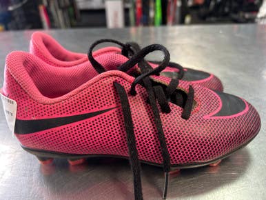 Used Nike Soccer Cleats Pink Junior 01.5 11868-S000065045