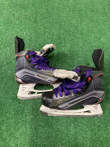 Intermediate Bauer Vapor X700 Hockey Skates Regular Width Size 5.5 (Used)
