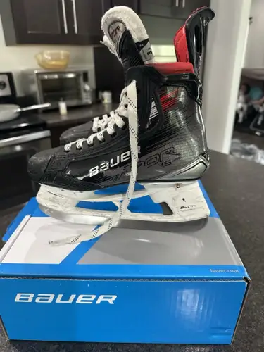 BAUER VAPOR X5 PRO ICE HOCKEY SKATES JUNIOR With Extra Set Of Blades Size 3.5 D