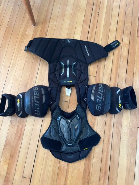 Men's Medium Senior Bauer Supreme M5 Pro Shoulder Pads (Used)