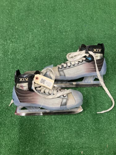 Senior Bauer Vapor XIV Hockey Goalie Skates Regular Width 9 (Used)
