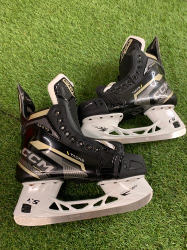 Intermediate CCM Tacks AS-570 Hockey Skates Regular Width 6 (New)