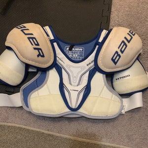 Medium Junior Bauer Nexus 7000 Shoulder Pads (Used)