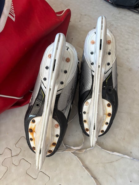 2024 Bauer Vapor Hyperlite 2 Hockey Skates Wide Width 7.5 (Used)