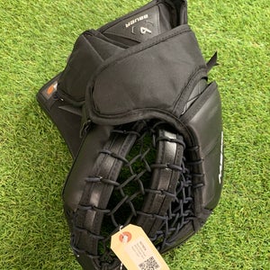 Black Senior Bauer M5 Pro Goalie Glove Regular (Used)