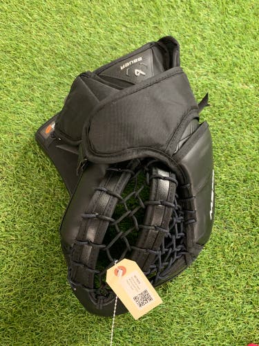Black Senior Bauer M5 Pro Goalie Glove Regular (Used)
