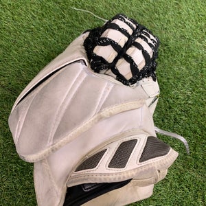 White Senior Brian's G-Netik Pro IV Goalie Glove Regular (Used)