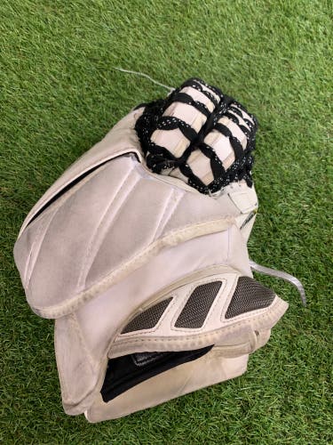 White Senior Brian's G-Netik Pro IV Goalie Glove Regular (Used)