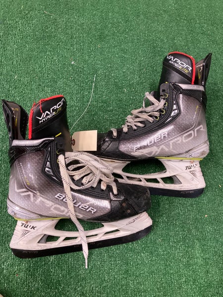 Junior Bauer Supreme M4 Hockey Skates Regular Width Size 3 (Used)