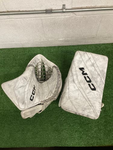 White Senior CCM EFlex 6 Goalie Gloves & Blockers Regular (Used)