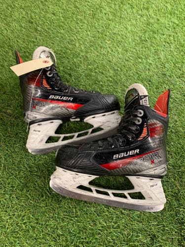 Youth Bauer Vapor X5 Pro Hockey Skates Regular Width 13.5 (Used)