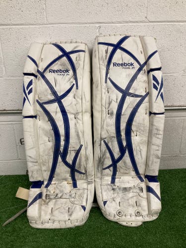 White 28" Junior Reebok 7000 Jr Goalie Leg Pads (Used)
