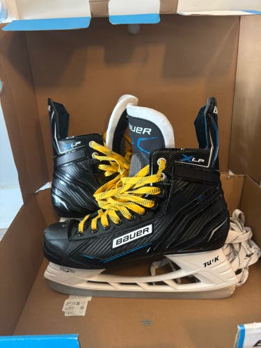 2021 Bauer XLP Hockey Skates Regular Width 10 (Used)