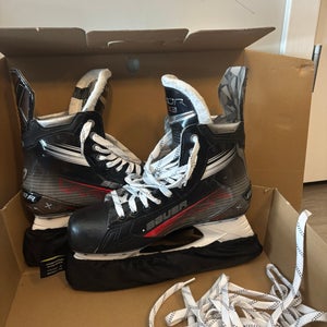 2023 Bauer Vapor 3X Hockey Skates Regular Width 10 (Used)