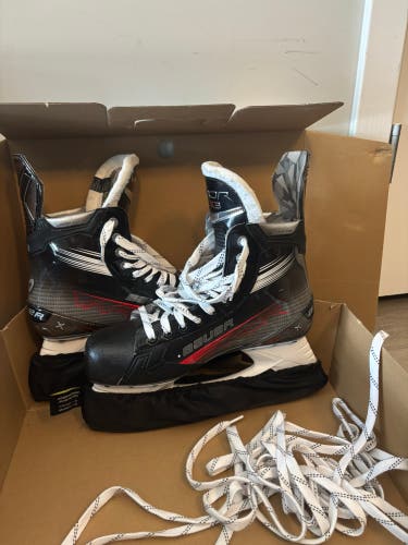 2023 Bauer Vapor 3X Hockey Skates Regular Width 10 (Used)