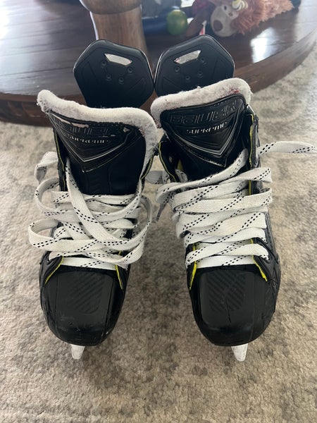 2024 Bauer Supreme M50 Pro Hockey Skates Regular Width Size 2.5 (Used)