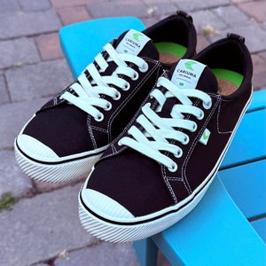 Men's Cariuma OCA Low Black Canvas Retro Style Sneakers US Size 10 - Barely Worn