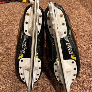 CCM Super Tacks 9370 Hockey Goalie Skates Regular Width 6 (Used)